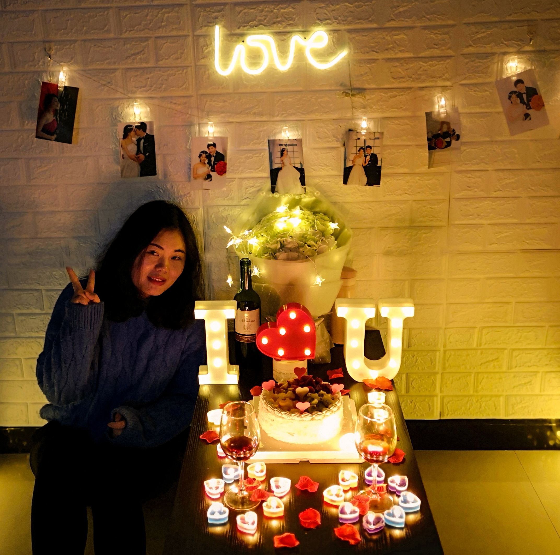 包含意大利后卫在女友生日时发布浪漫求婚的词条