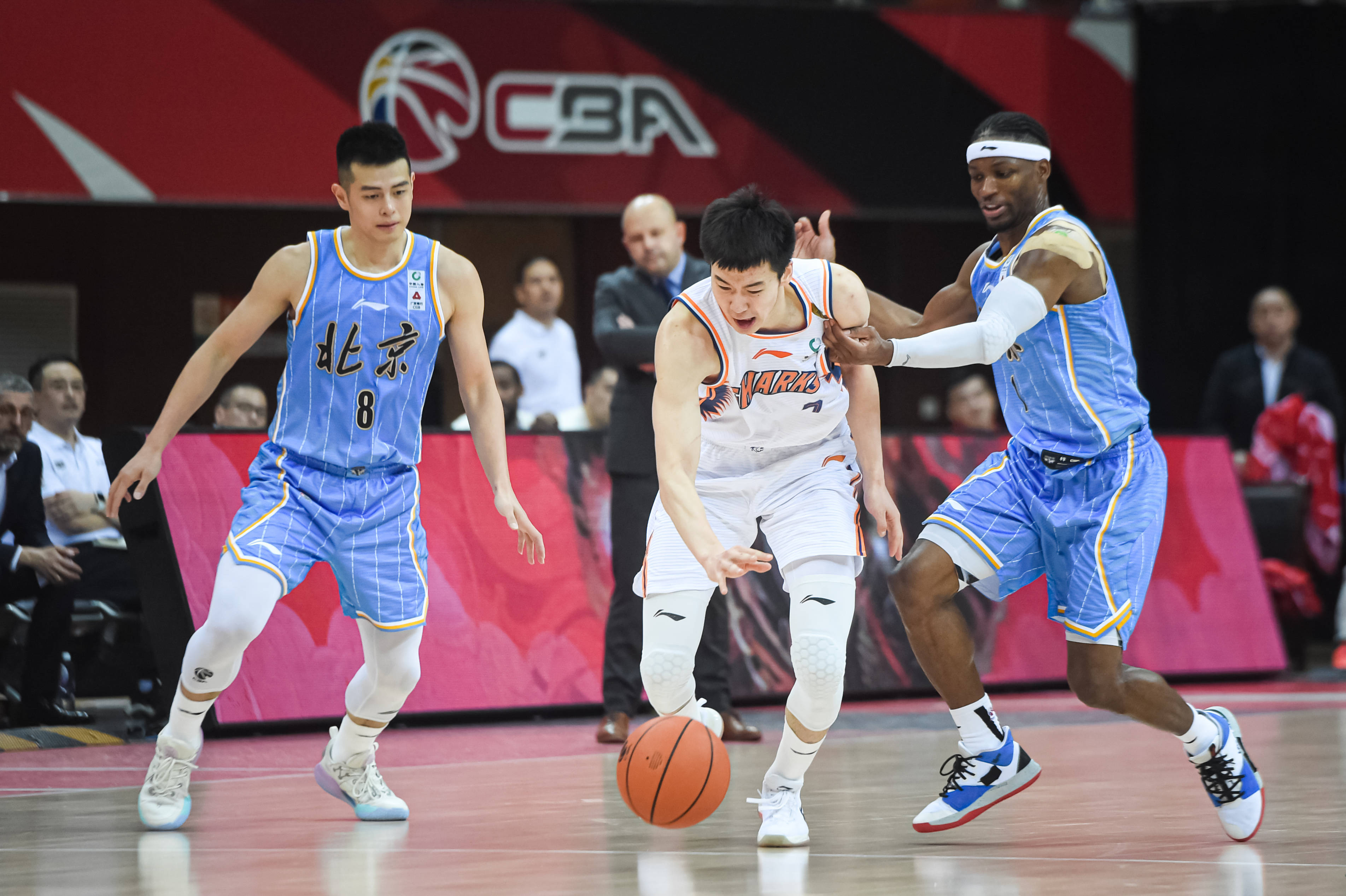 北京主场击败山西,稳步挺进季后赛 北京主场击败山西,稳步挺进季后赛