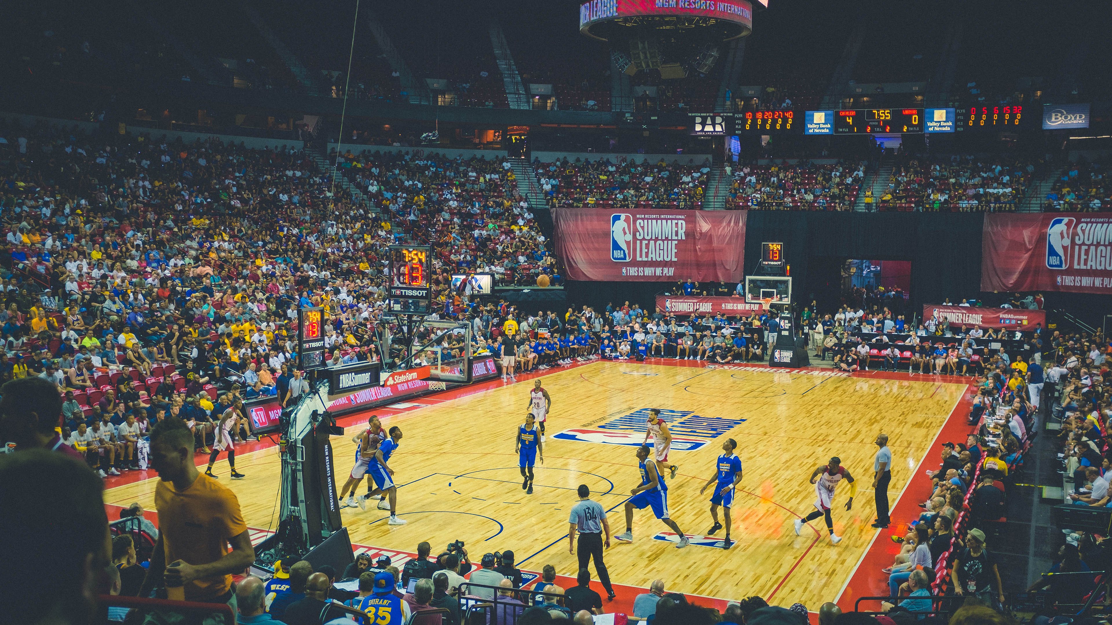 上海申花次回合惊险拜仁慕尼黑，杜兰特砍下4记关键球，全场沸腾