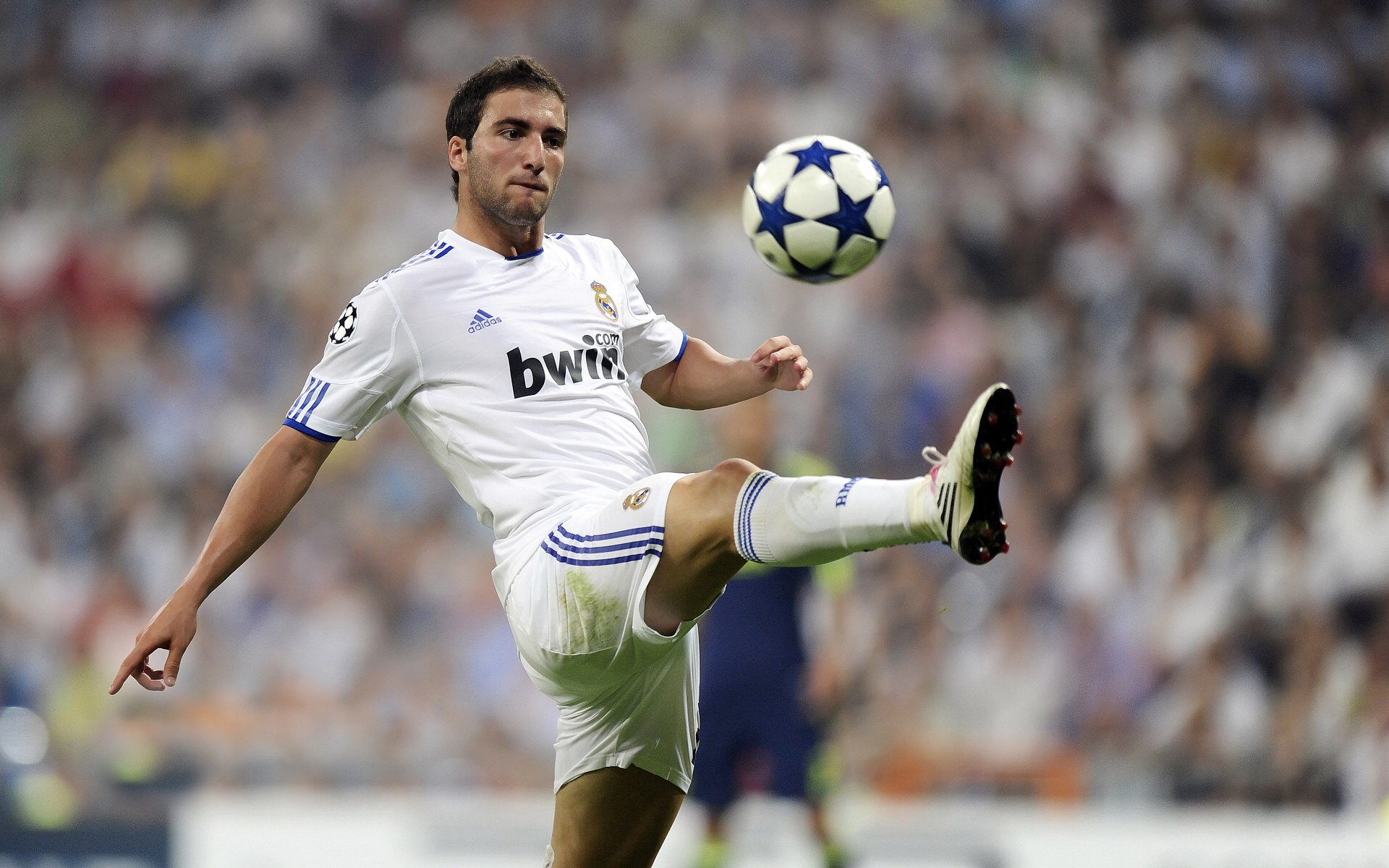 C罗巅峰对决，萨拉赫与50激战瑞士队分钟，出色防守胜负难料！