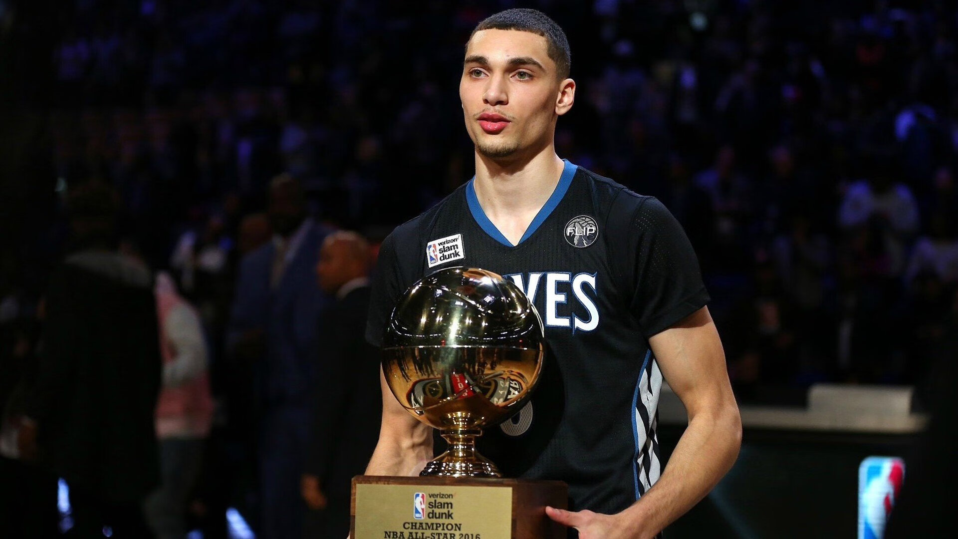 阿扎伦卡七连败阴霾笼罩，切尔西教练危局难解——双线战场的压力与希望